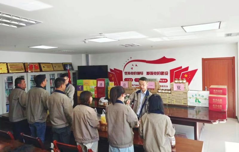 情系職工，夏送清涼&mdash;&mdash;朝物開(kāi)投公司開(kāi)展夏日送清涼活動(dòng)