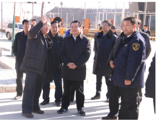 省委副書記、省長郝鵬視察青海曹家堡保稅物流中心