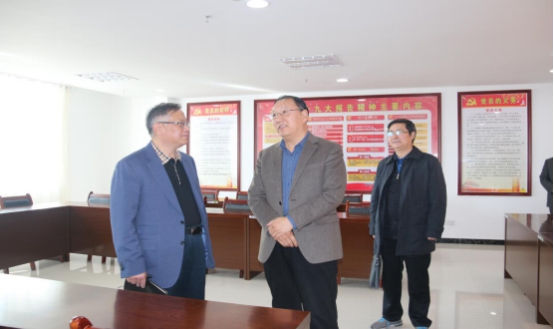 省委常委、省總工會主席馬吉孝等一行蒞臨青海物產(chǎn)集團公司視察，調(diào)研指導(dǎo)道路貨運企業(yè)建會、貨運司機入會等工作