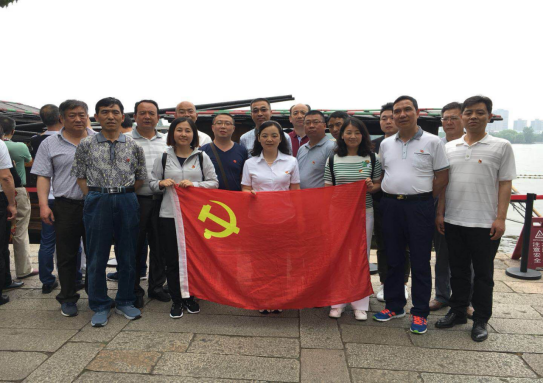 在一大舊址重溫入黨誓詞赴嘉興南湖感悟&ldquo;紅船精神&rdquo;