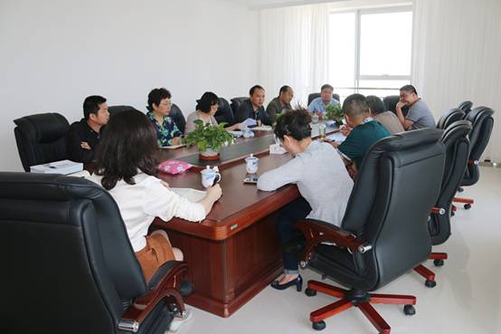 省商務(wù)廳副廳長朱小青協(xié)同西寧海關(guān)、省檢驗檢疫局一行深入企業(yè)就保稅物流中心封關(guān)運(yùn)營