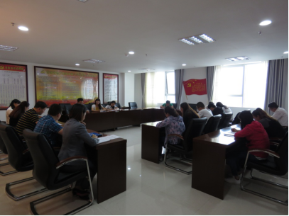 領(lǐng)會精神實(shí)質(zhì)，迅速掀起學(xué)習(xí)宣傳貫徹團(tuán)的十八大精神熱潮